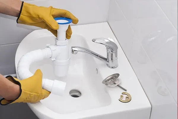 poser des lavabos, douches, baignoires et toilettes à Inguiniel